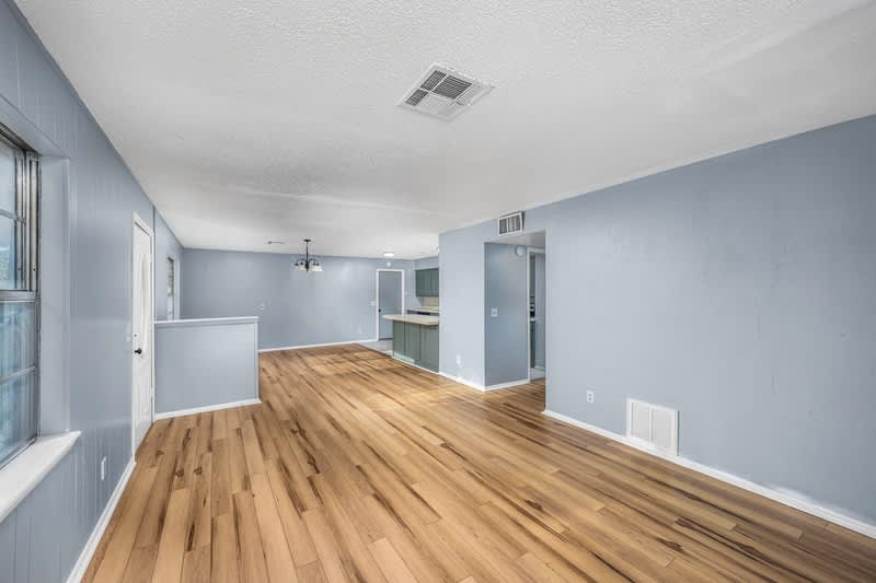 3015 Northeast Pioneer Boulevard – photo 5