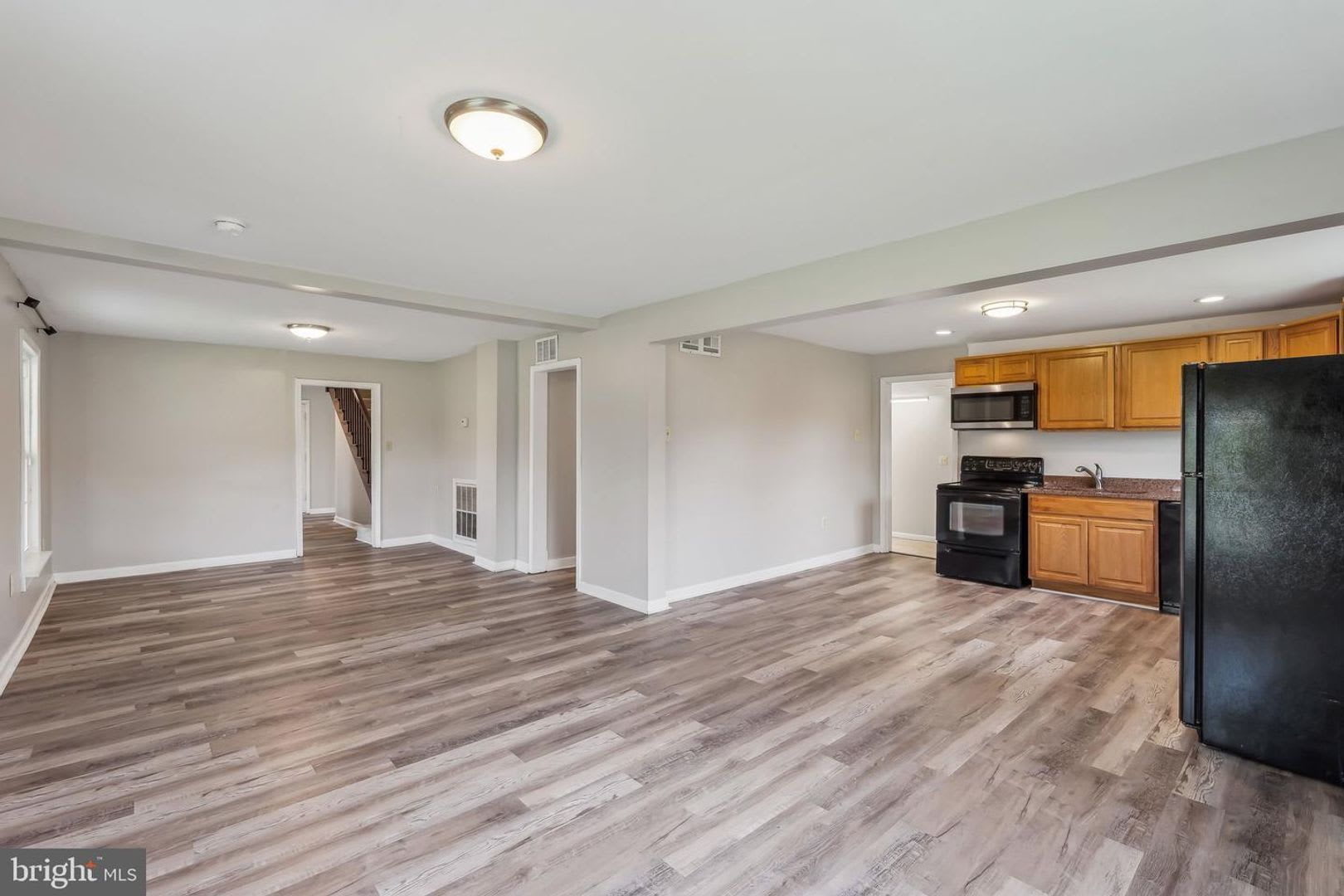 Experience The Perfect Blend Of Peaceful Country Charm And Modern Comfort In This Beautifully Refreshed Residence Ideally Situated Between Gainesville And Warrenton – photo 5