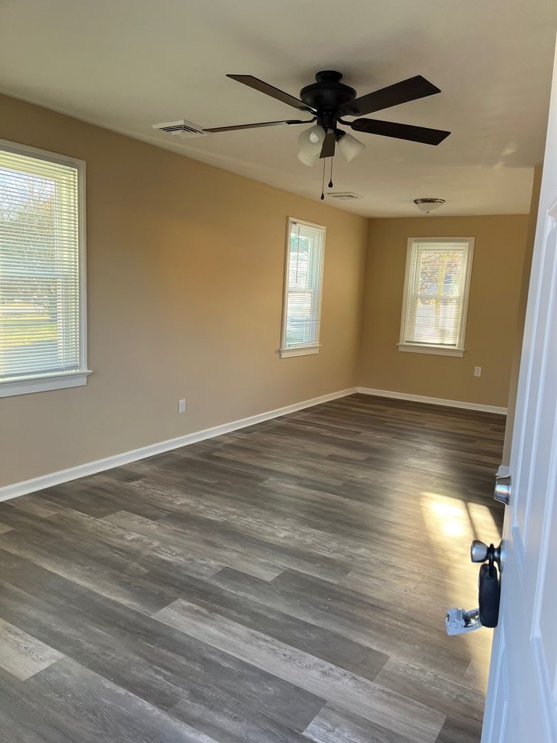 3 bedroom/2 bath unit in Williamsburg – photo 2