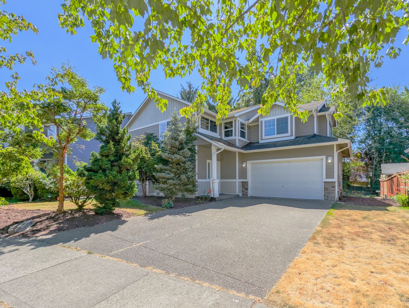 **Move-In Special**Move in ready 4 bed, 2.5 bath home W/ New Paint & Carpet! – photo 2