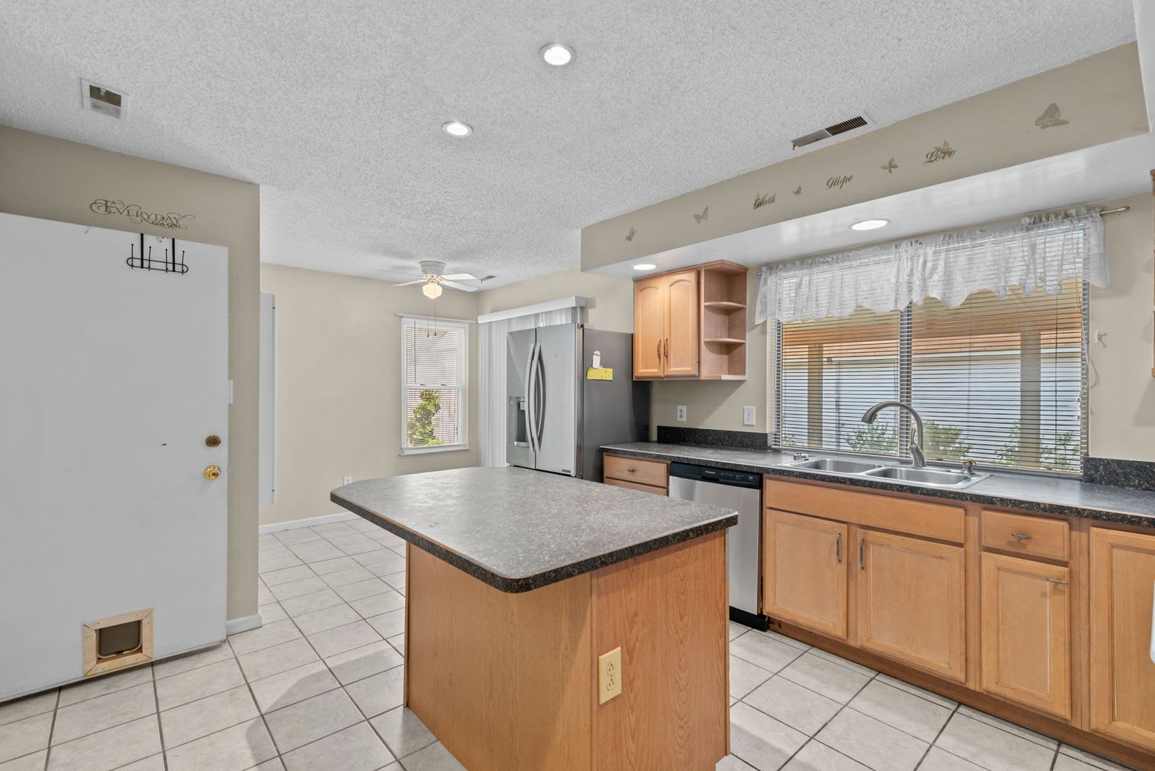 Charming 3-Bedroom Ranch in Quiet Chesapeake Cul-de-Sac – photo 4