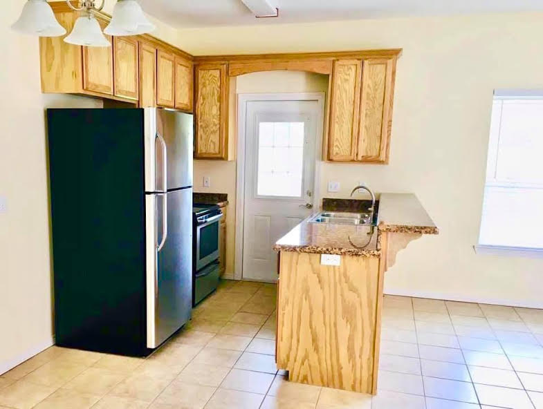 1507 Phoenix St – photo 3