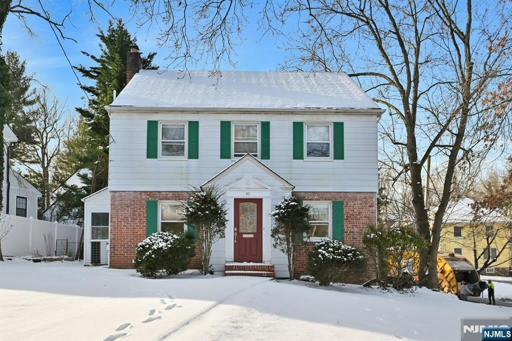 40 Clinton Avenue – photo 1