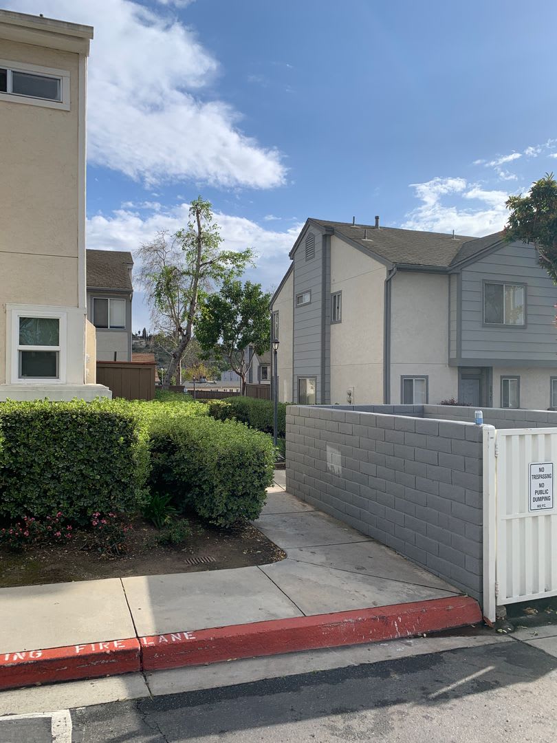 3 bedroom, 2 1/2 bath townhome located near the 125 & 94 freeway – photo 2