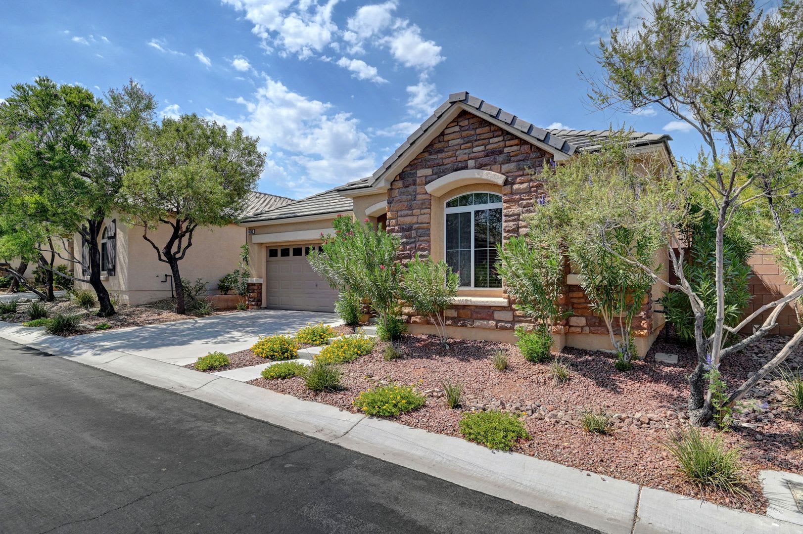 Single Story Home in Gated Community with Providence Las Vegas – photo 3