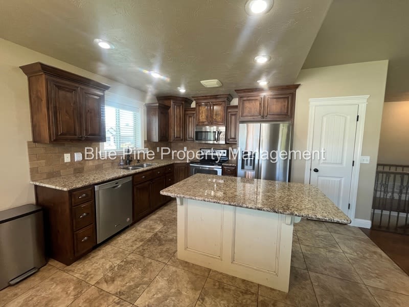 340 Chateau Drive – photo 5