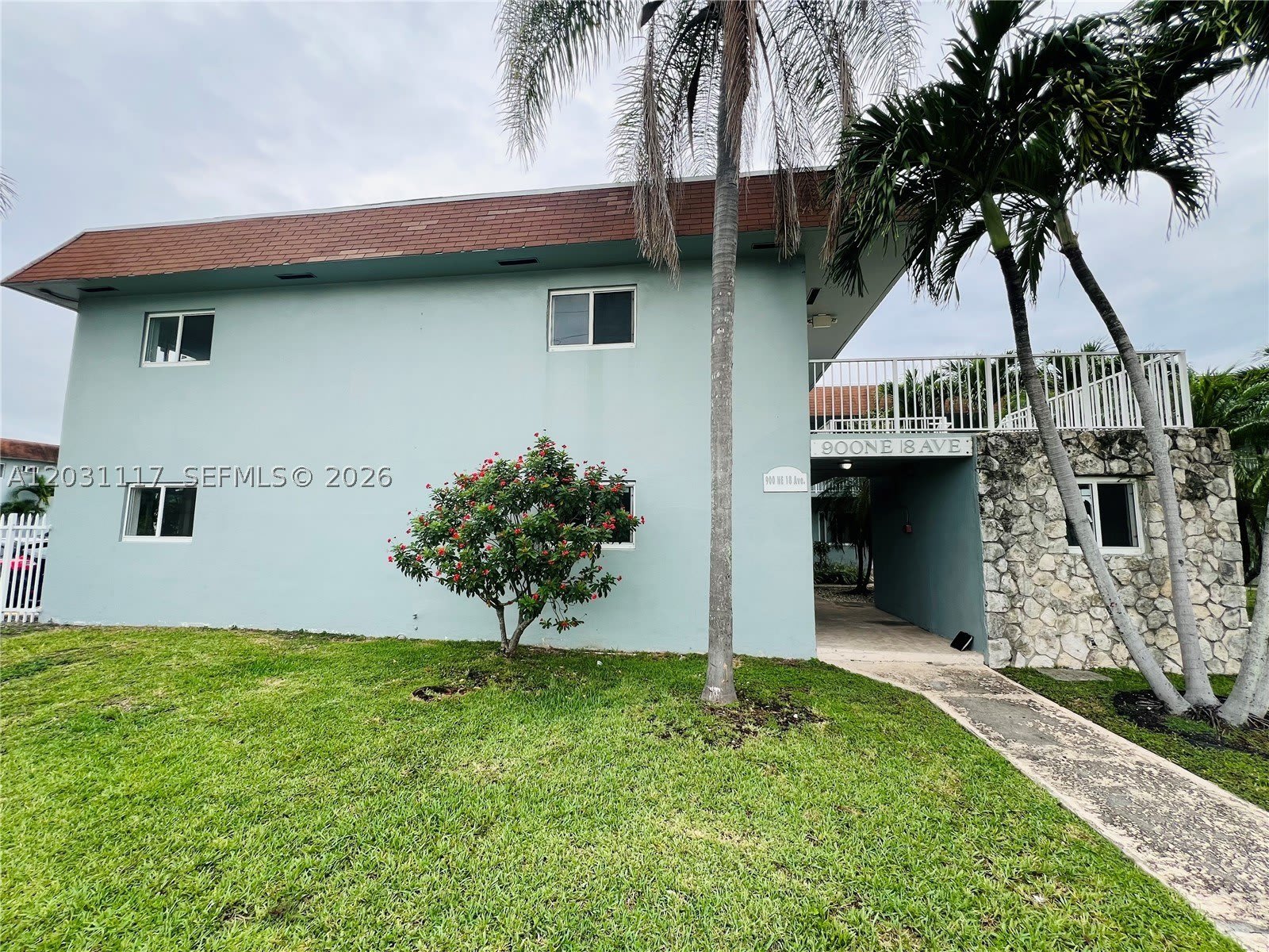 900 NE 18th Ave – photo 4