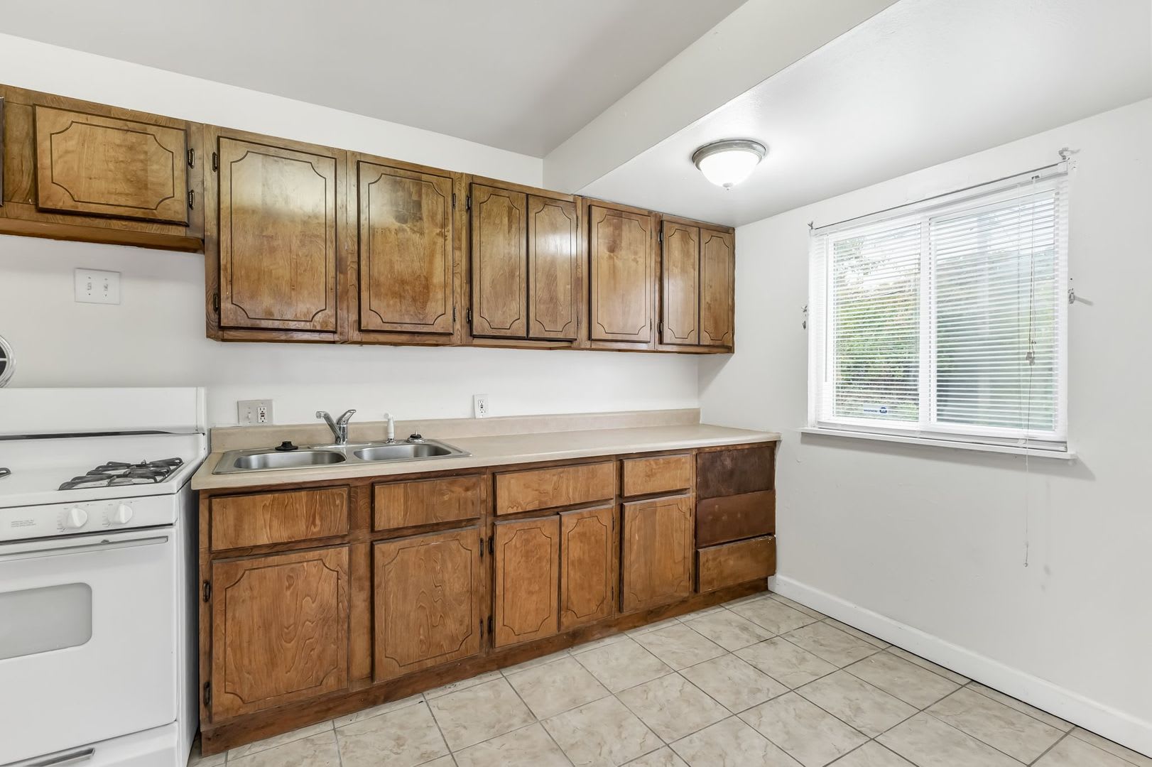 Charming 3 Bedroom 1 Bath Home Located At 10772 Spring Garden – photo 5