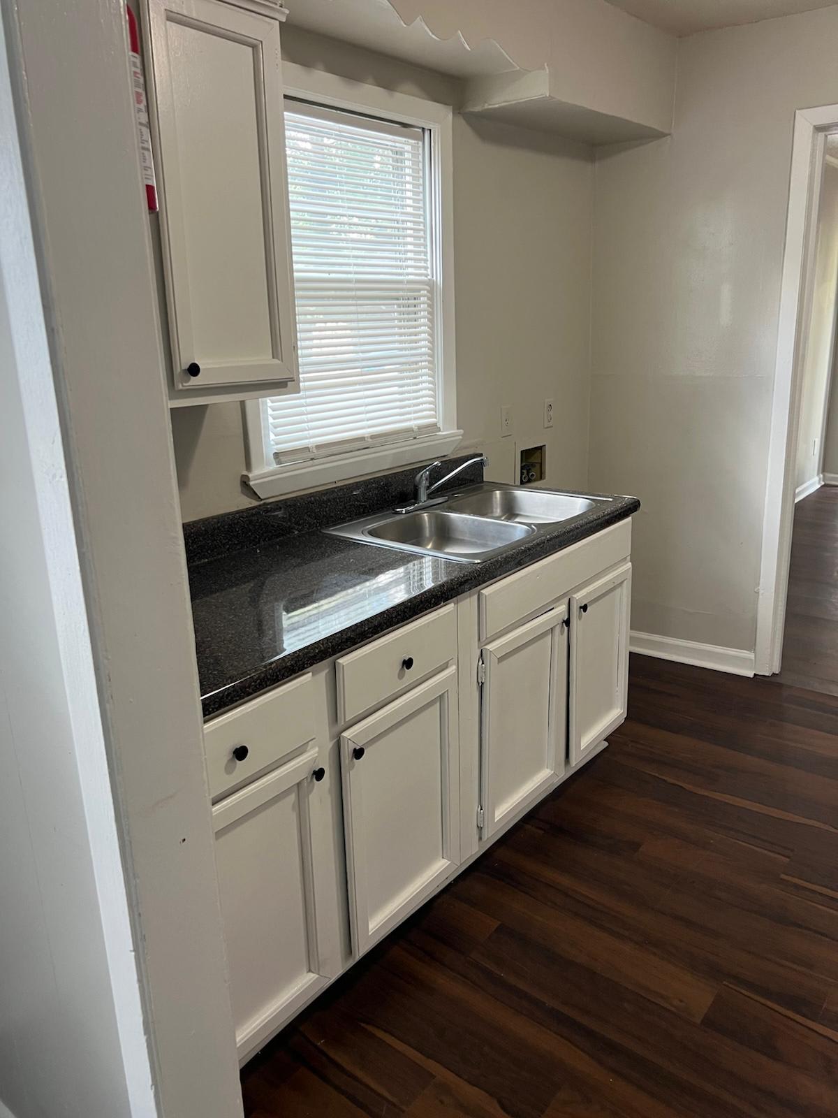 2292 Redwood Avenue – photo 4