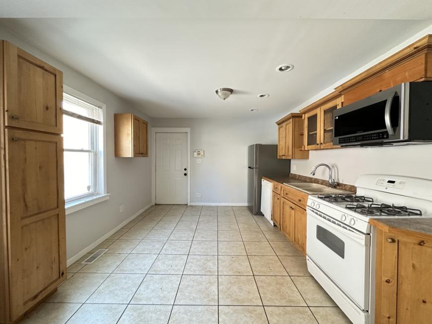 2456 Clybourn – photo 5