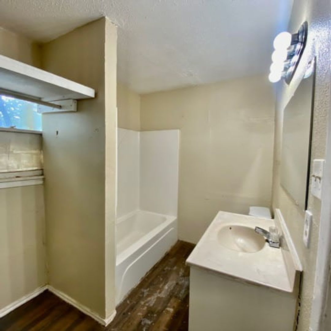 Price Lowered Handyman Special 0 First Month S Rent You Fix You Save Big Ext 2 – photo 5