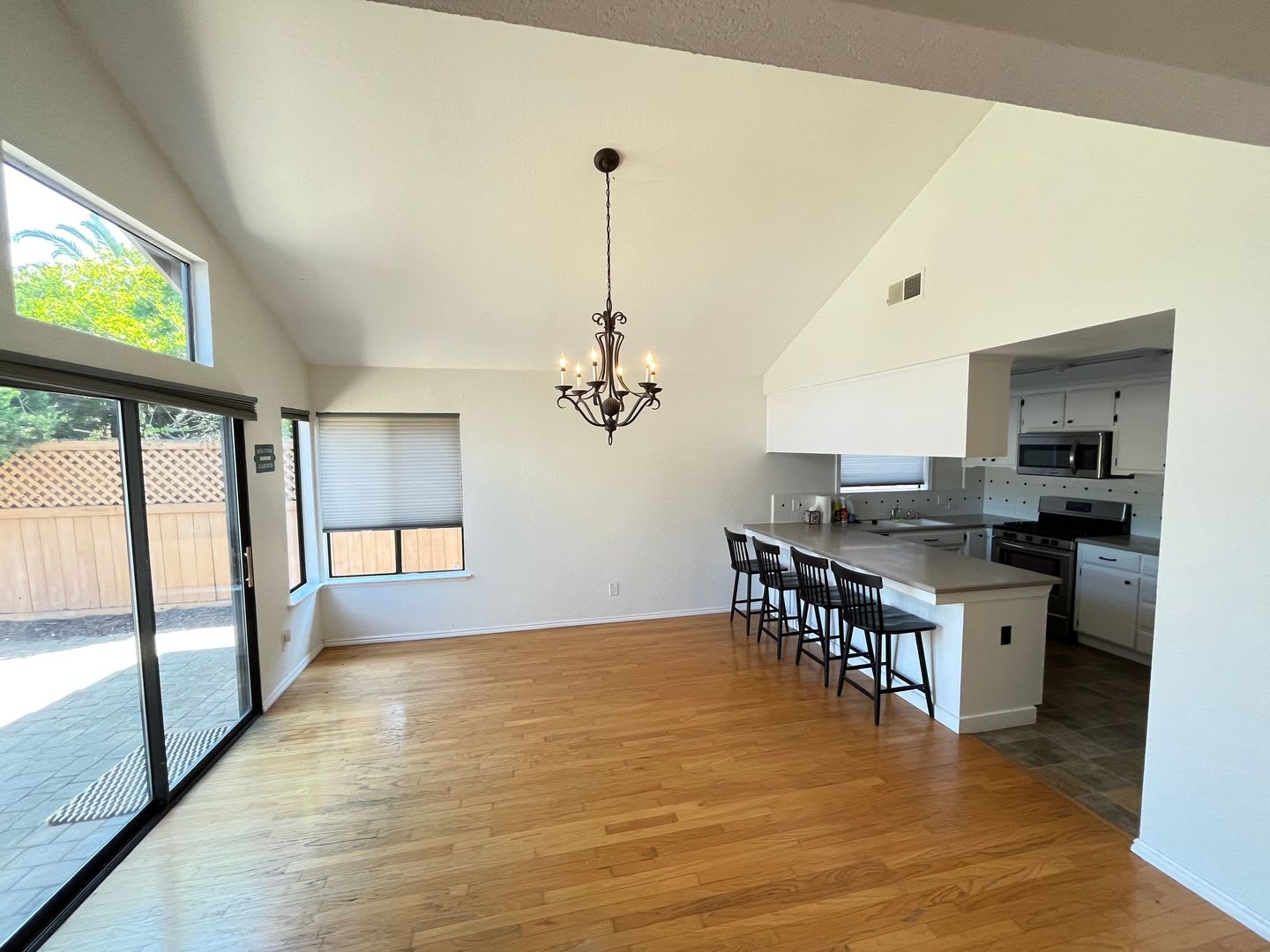 Bright And Clean Home Great Central Location – photo 2