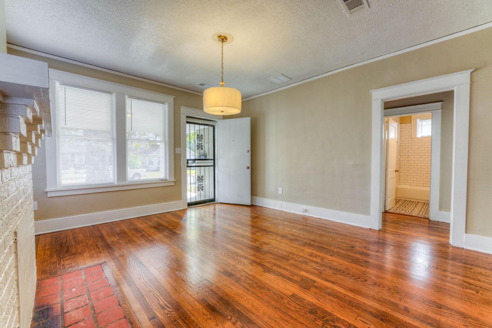 Beautifully Renovated 3Br 2Ba With Open Floor Plan Granite Counters Central Hvac – photo 3