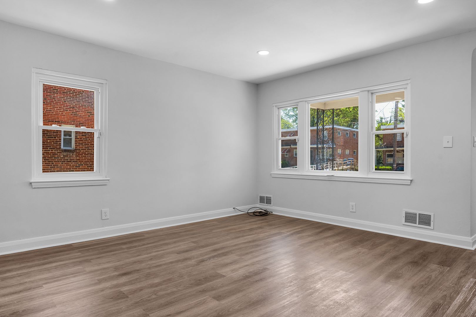 Newly Renovated 3 Bedroom 2 Bathroom. Challenged credit considered. – photo 5