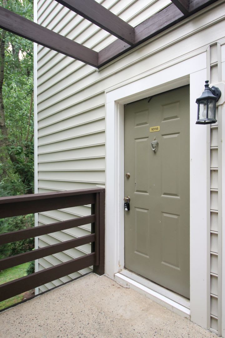 Large upper-level condo – photo 3
