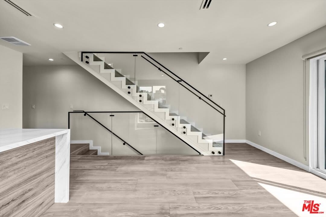 1305 N Sycamore Ave – photo 5