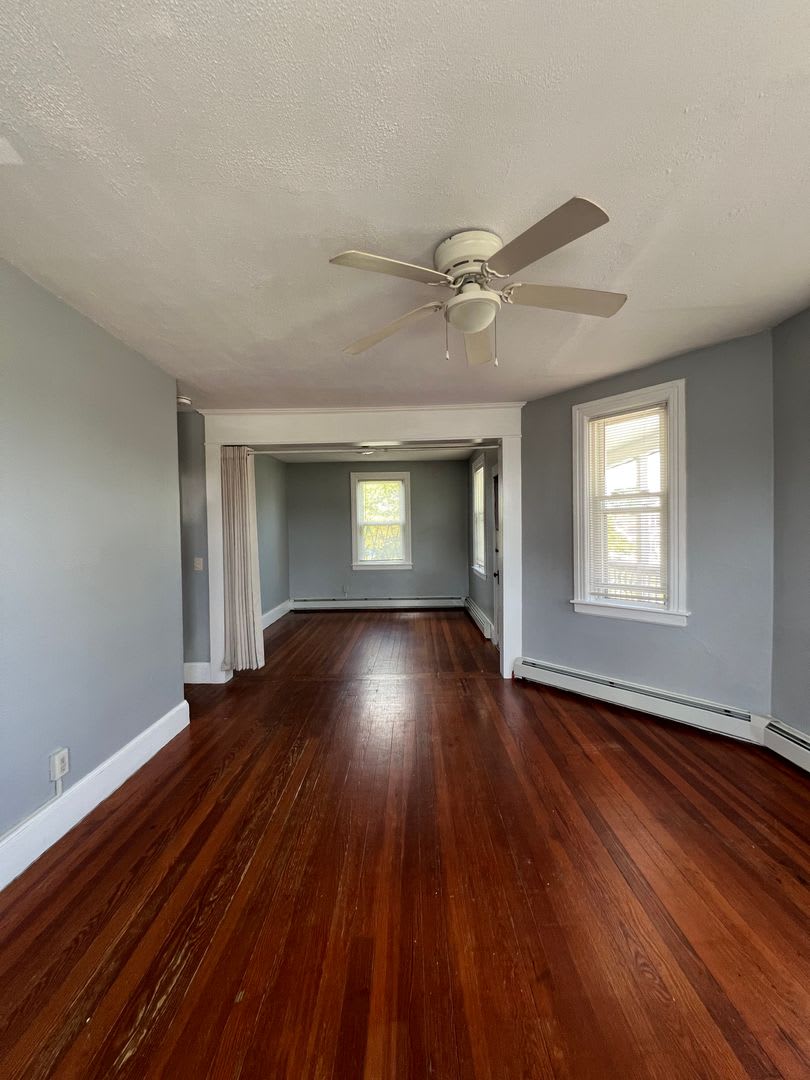 Spacious 2 Bed 1 Bath In Knightsville – photo 4