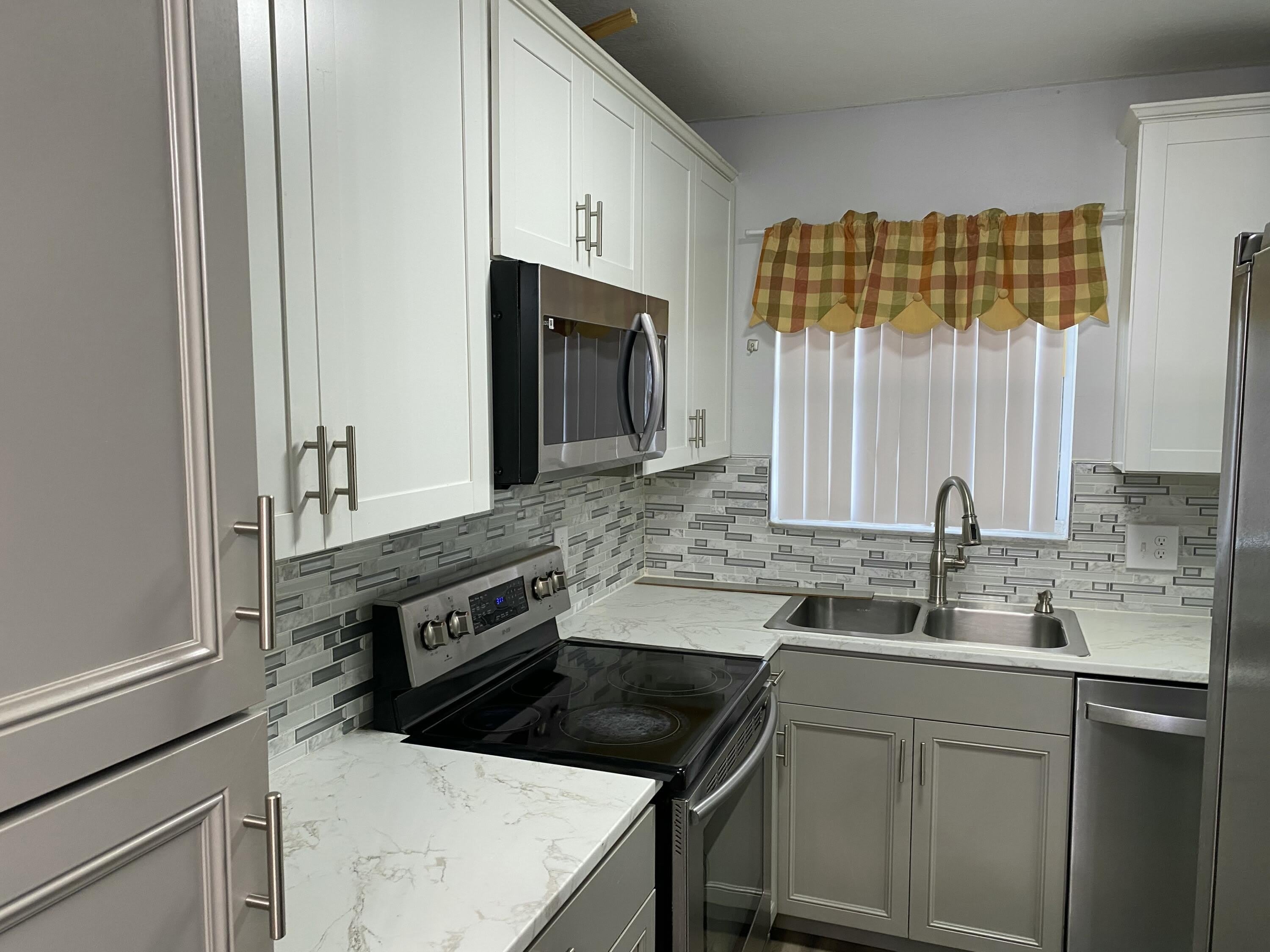 6890 Royal Palm Boulevard – photo 2