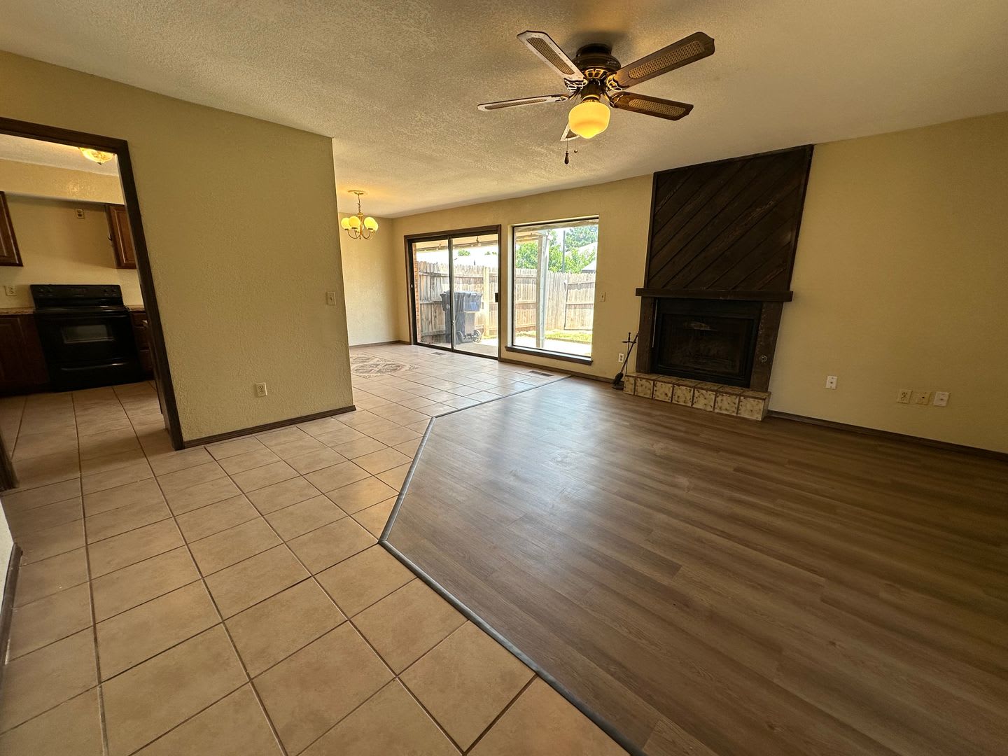 2 Bedroom 2 Bathroom 1 Car Garage (Council & SW 44th St) – photo 3