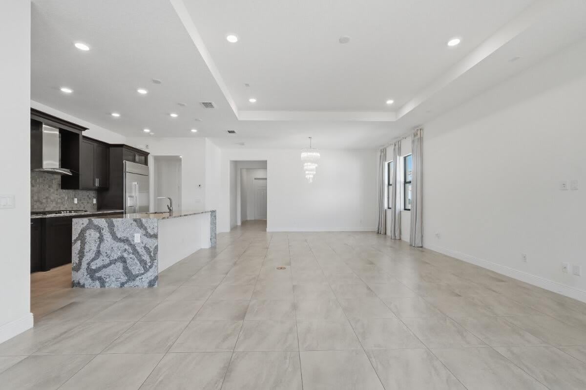 11760 Bayview Circle – photo 4