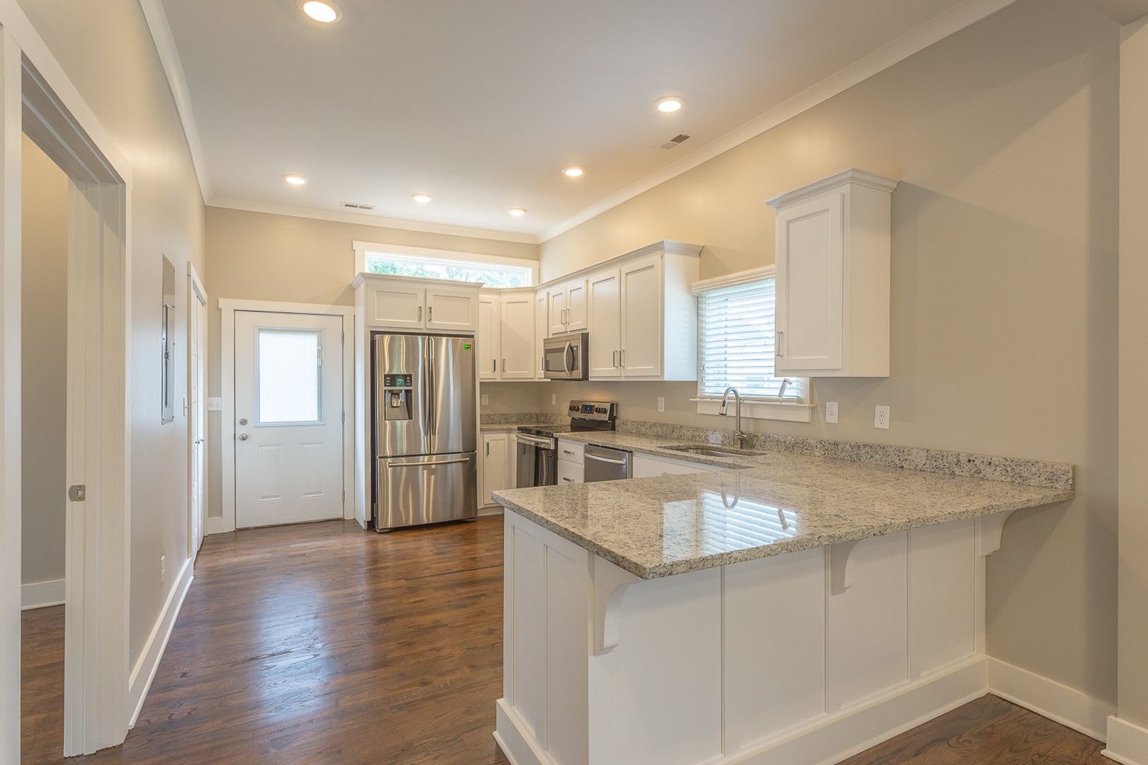 3 bedroom home CLOSE TO UTC, lawncare included! – photo 3