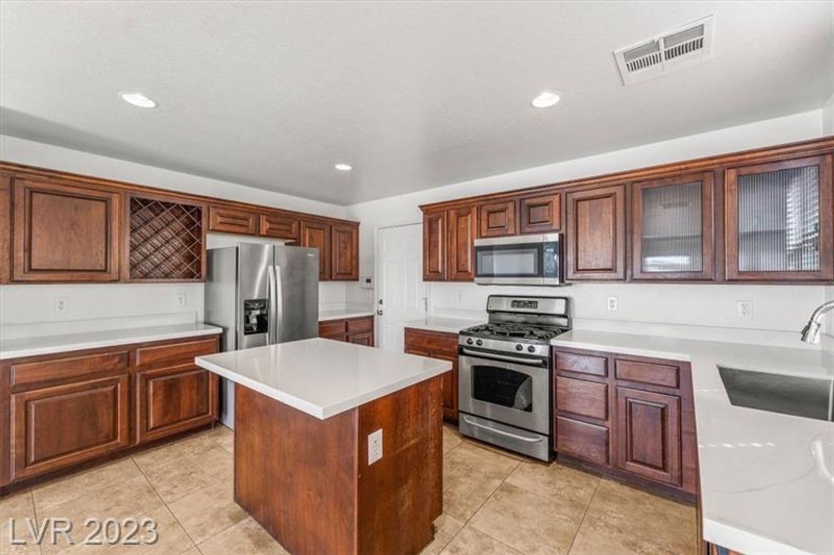 "Upgraded 3BR/2.5BA Corner-Lot Home w/ Loft – Quartz Throughout, Centennial Hills" – photo 4