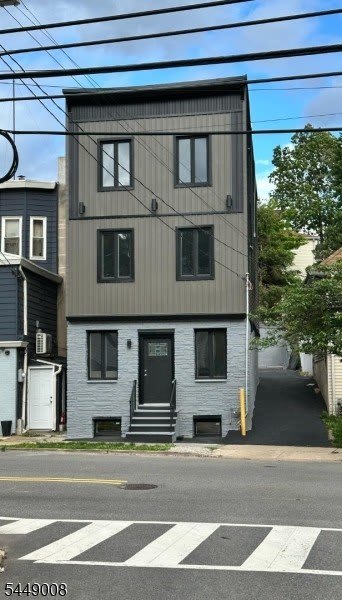 92 Bloomfield Ave – photo 1