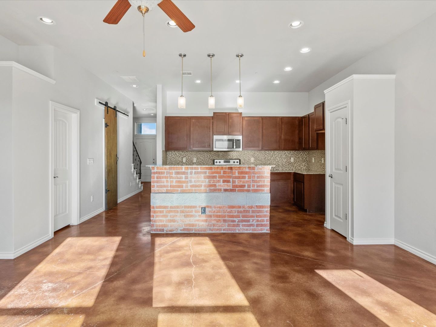 Move In Special Gorgeous Newer 2Br 2 5Ba Townhome – photo 5