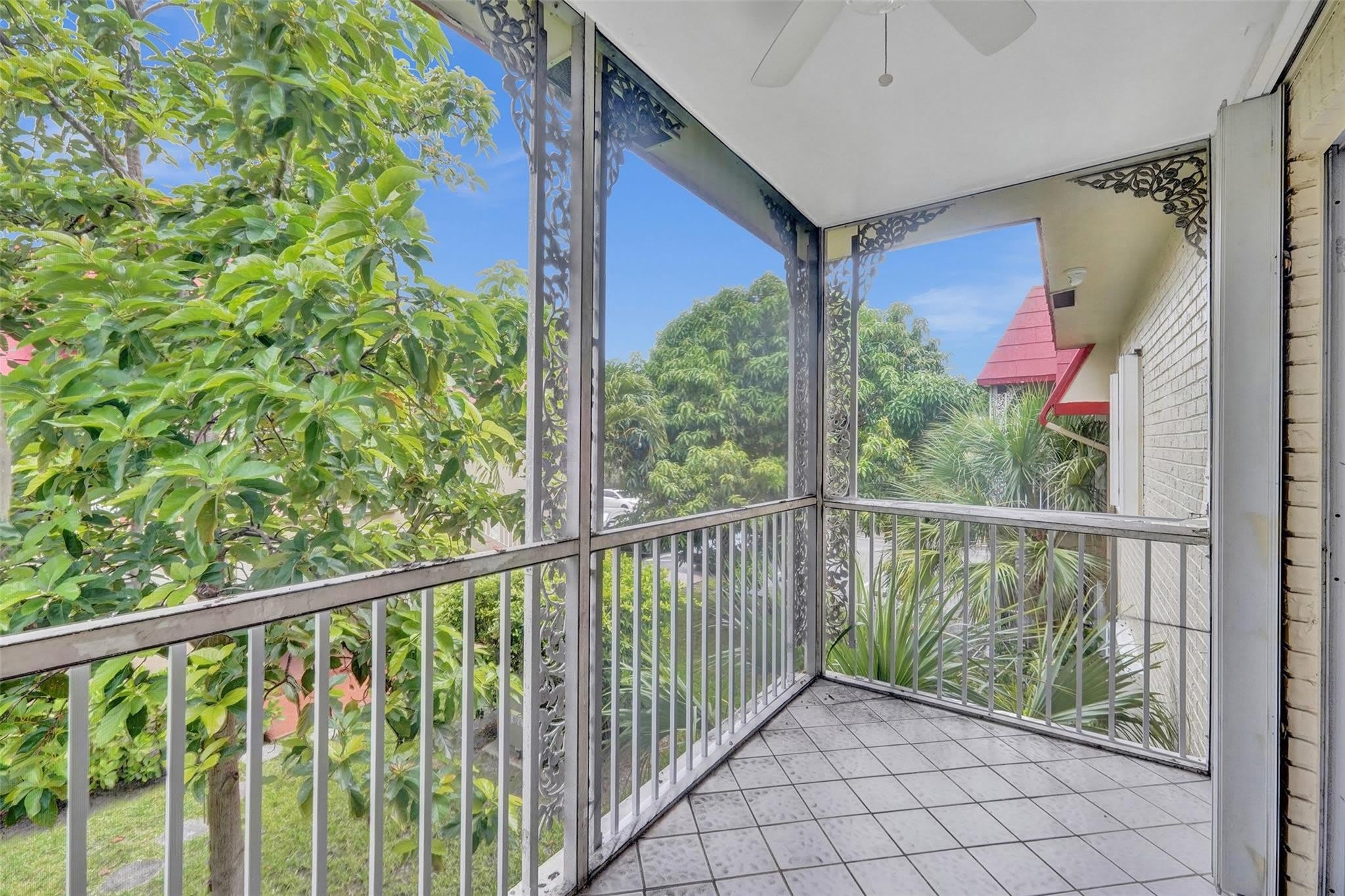 555 SE 8TH Street – photo 1