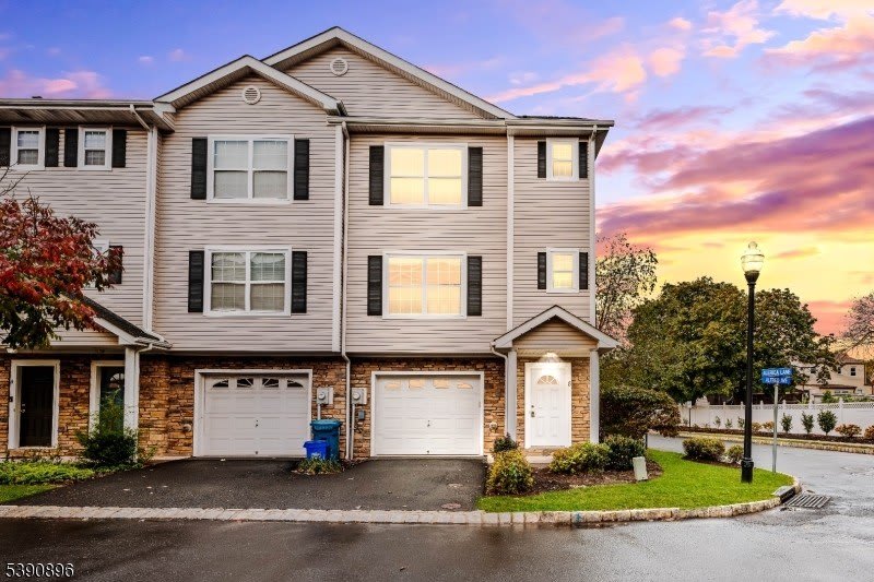 8 Alfred Ave – photo 2