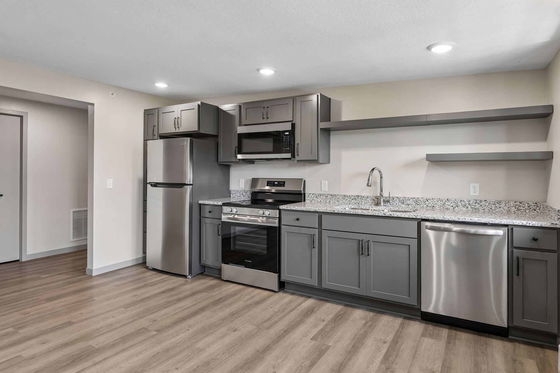 321 6th Street East – photo 2