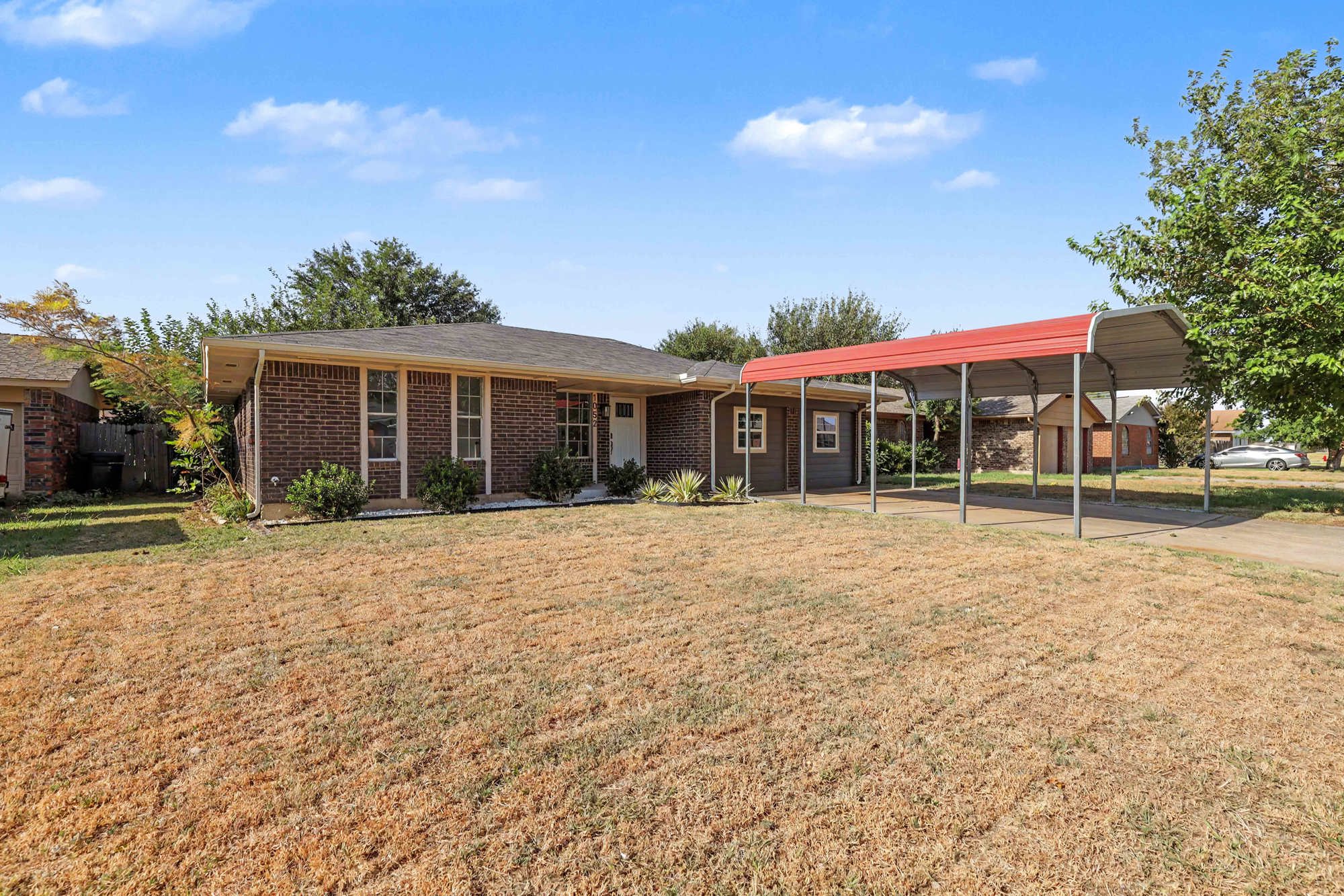 1052 Hargis Lane – photo 3