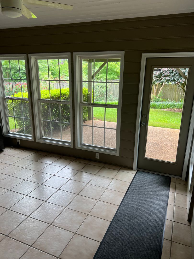 Nice 3 Bedroom 2 Bath Available Now! Schedule your Showing and Apply Today! – photo 4