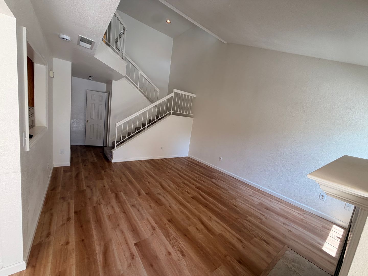 STUNNING TWO FLOOR 3BD/2.5BA TOWNHOME IN PLEASANTON CA!!!! – photo 5