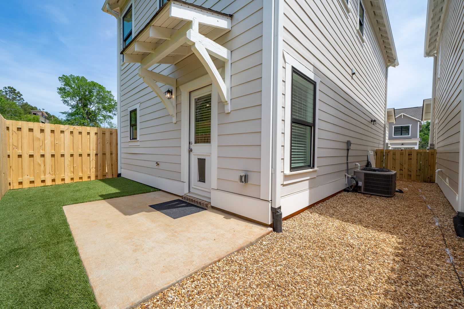 Self Tour This Home in Person with the Rently Tours App! – photo 2