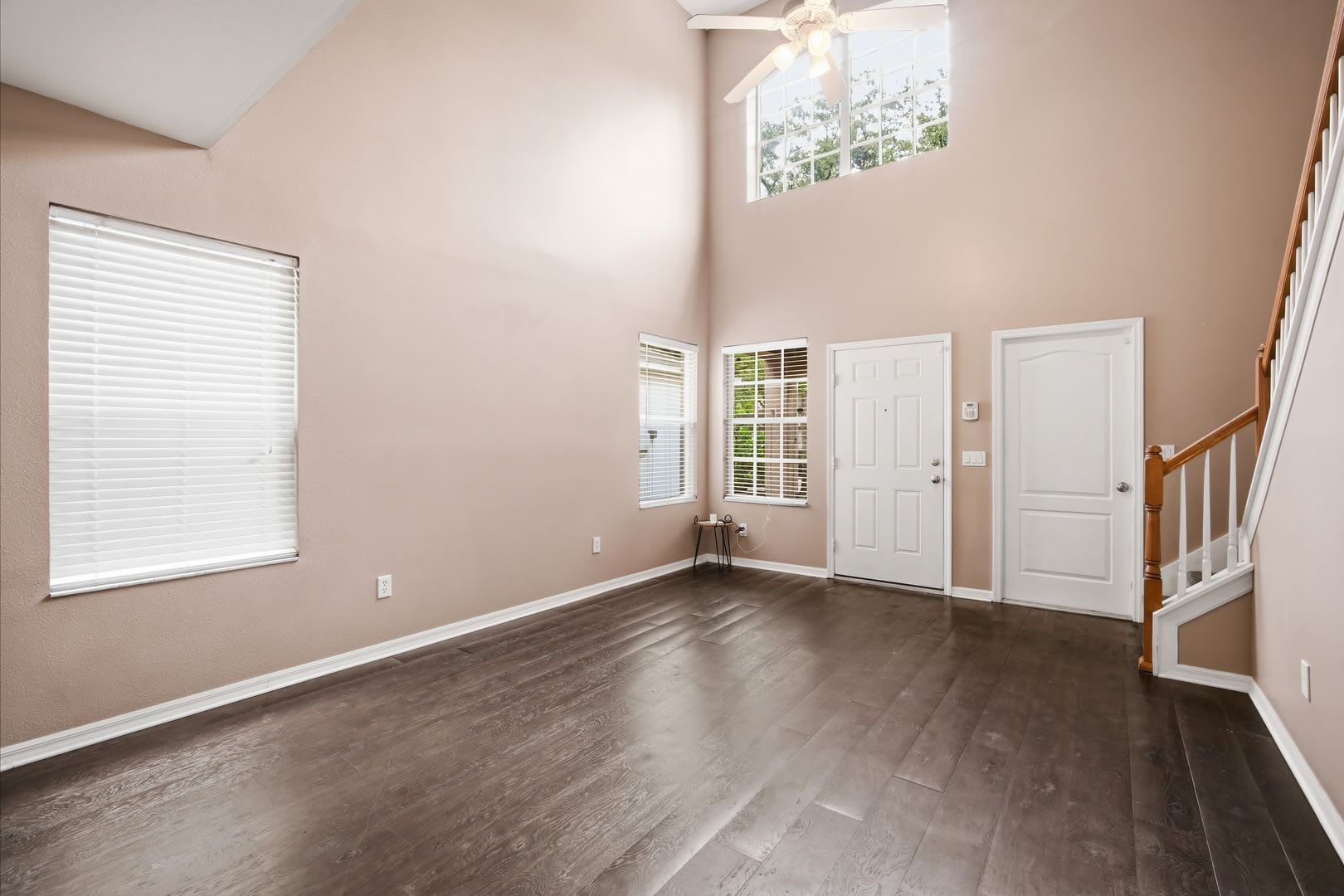 Two-story 4BR/2BA New Tampa home with pond view. – photo 5