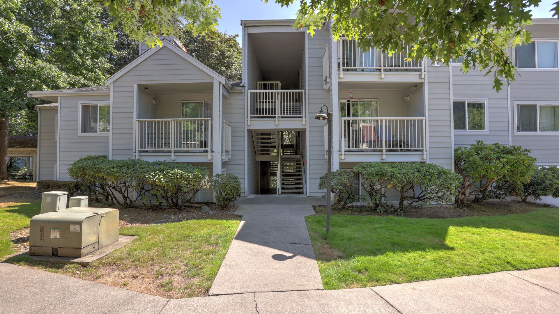 This ground floor corner-unit condo – photo 2