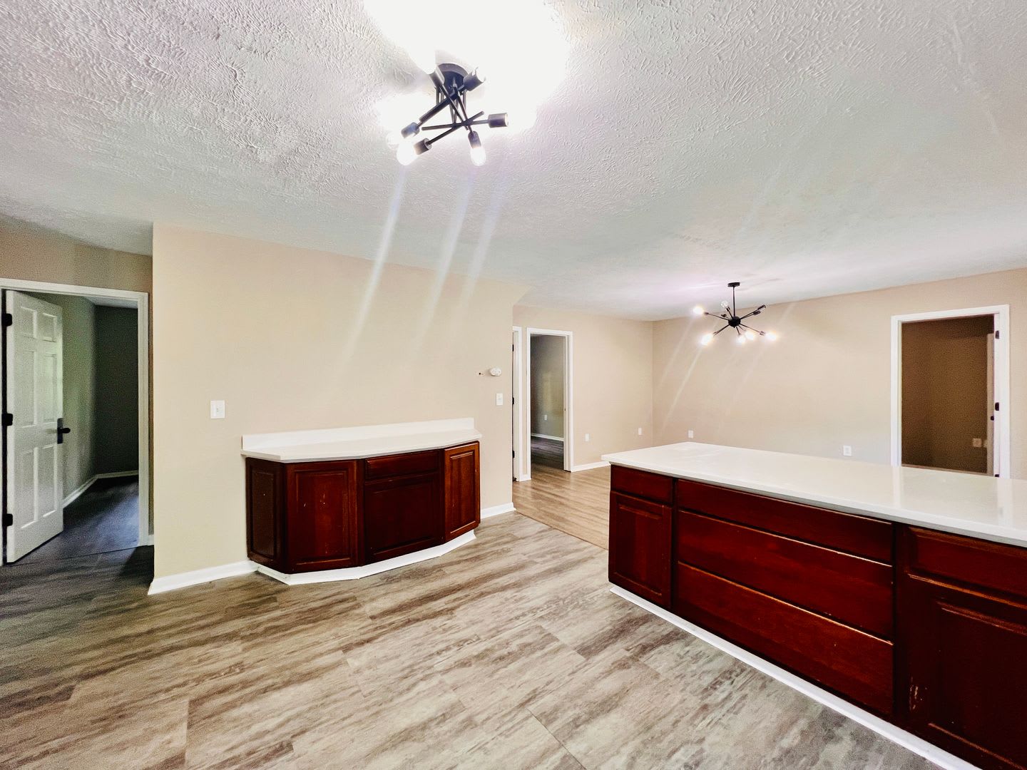 4-bedroom 2 full bathroom – photo 3