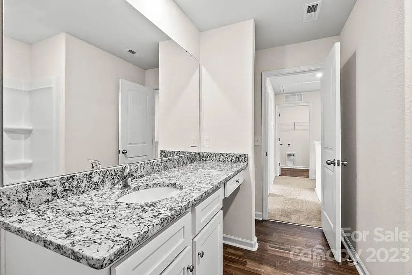 Room in 3 Bedroom Home at Nia Rd – photo 2