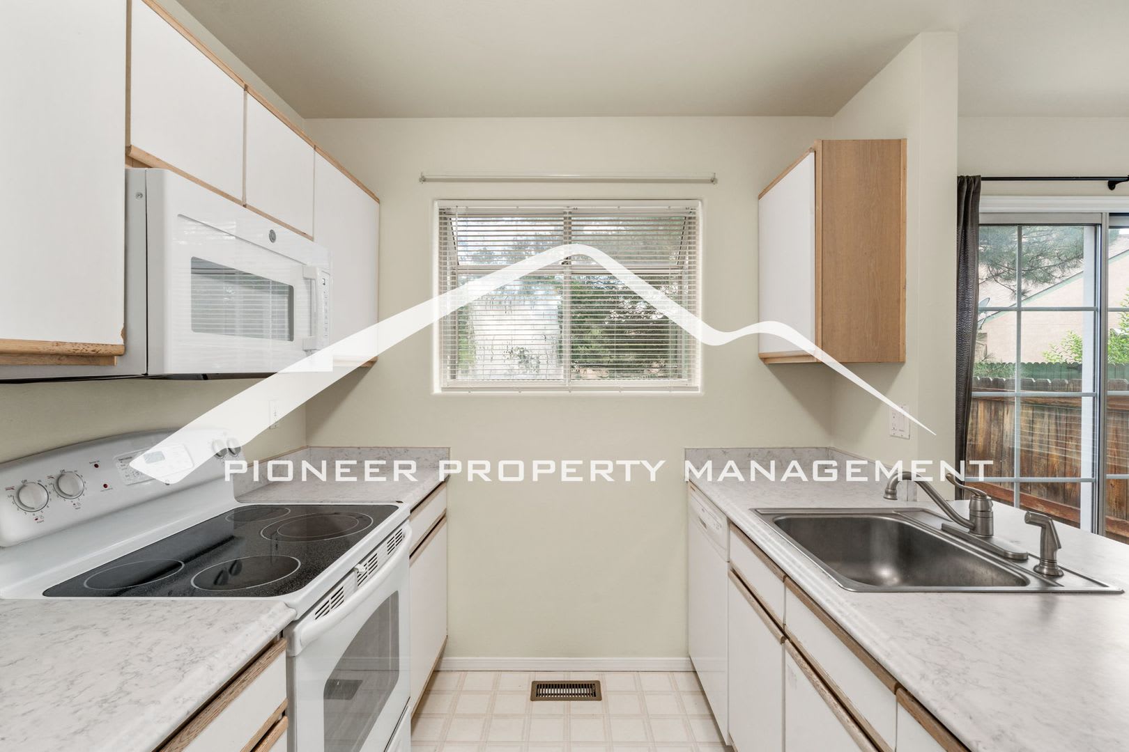 Freshly Updated 3 Bedroom Rockrimmon Townhome With Finished Basement Ac And 2 Reserved Parking Spaces – photo 5