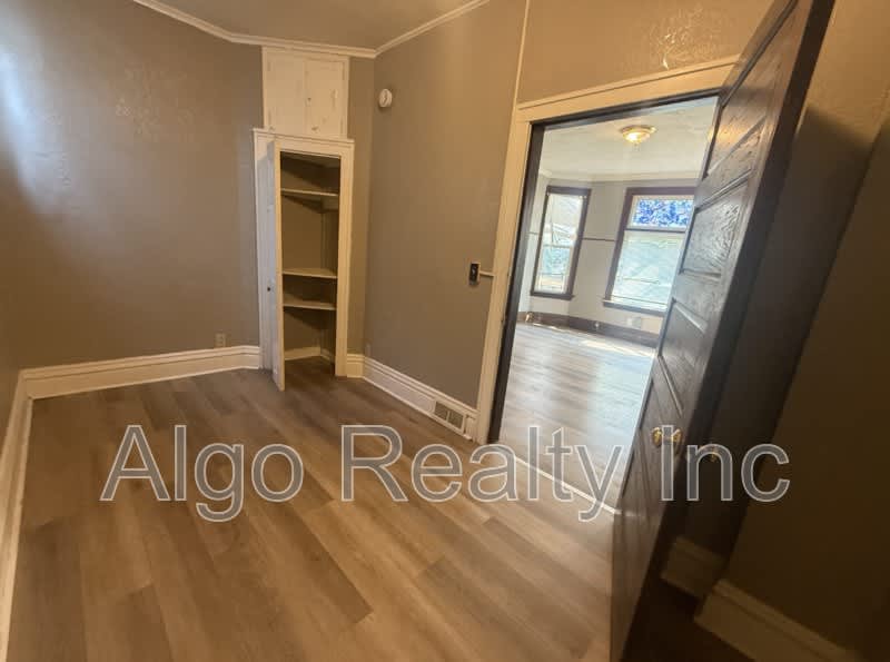 1040 Jessie St 3 – photo 2