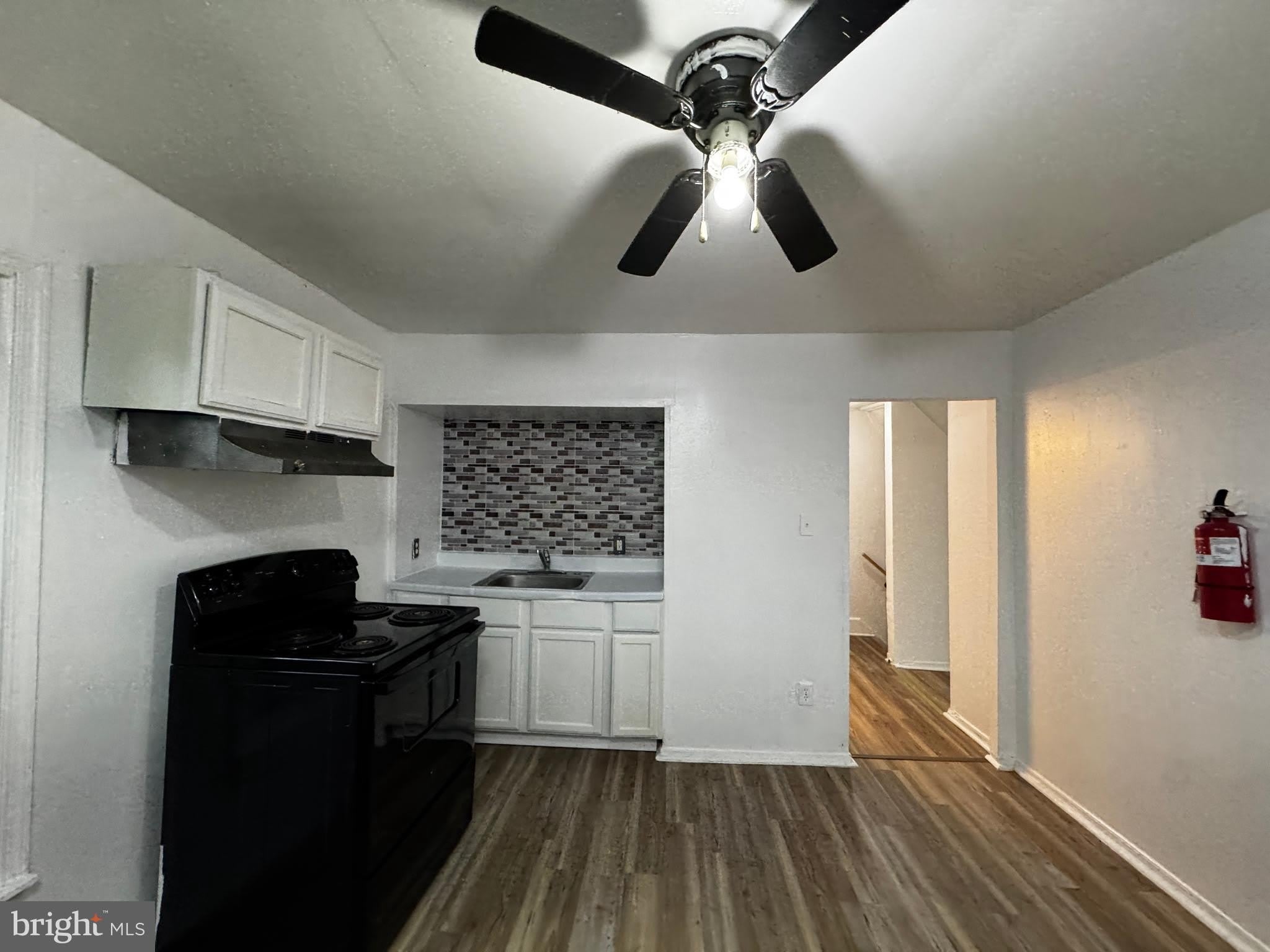 323 E VINE Street – photo 4