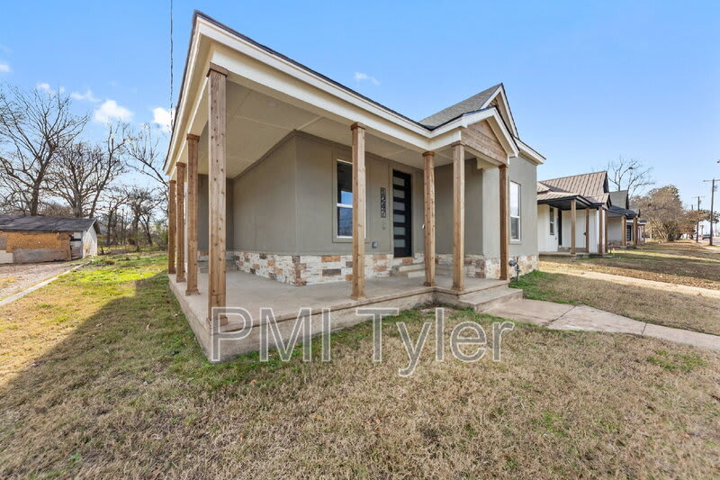 1247 Bonham Street – photo 4