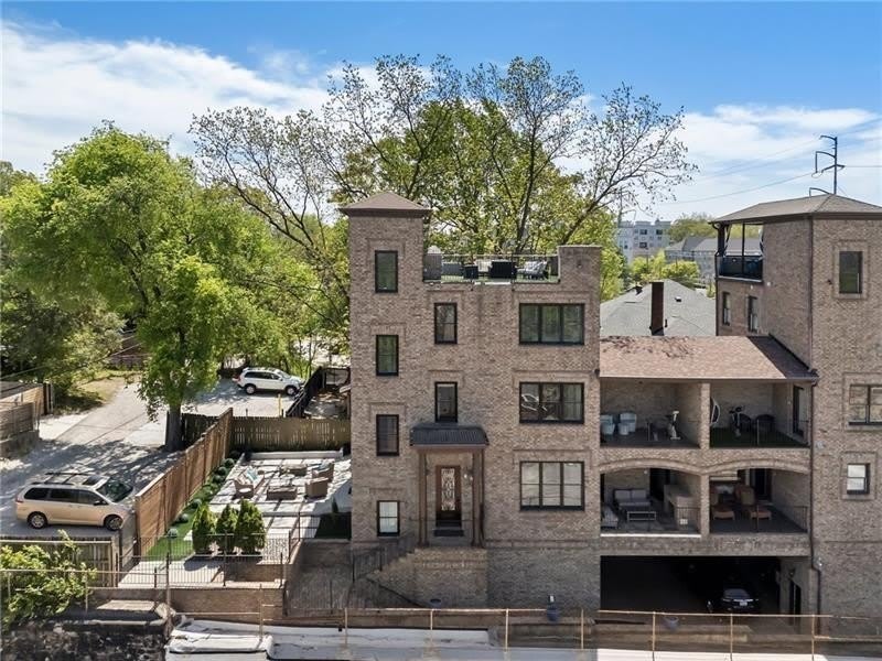 631 Boulevard NE – photo 2