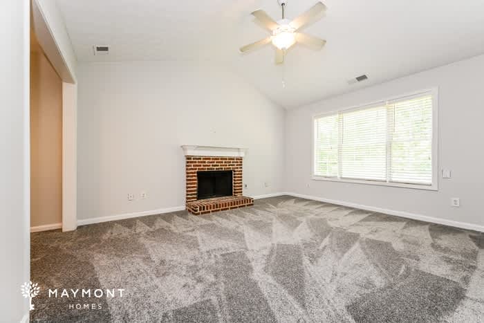 1024 Miss Amber Way – photo 4