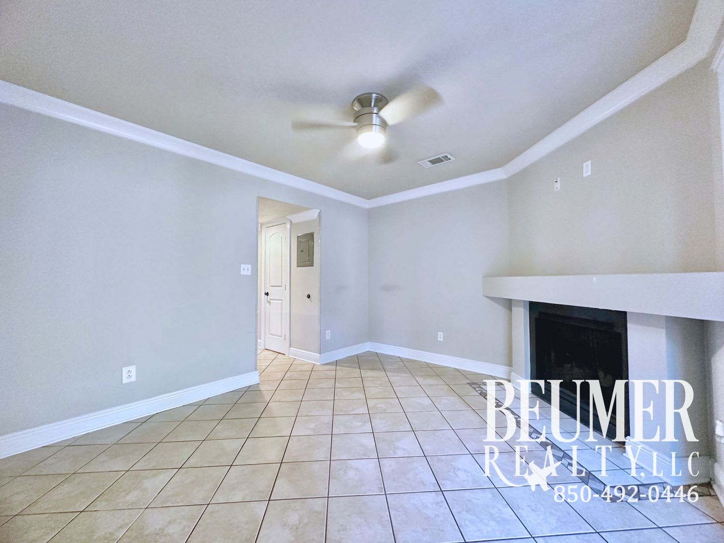 2br 1.5 ba End Unit Townhome for Rent – photo 2