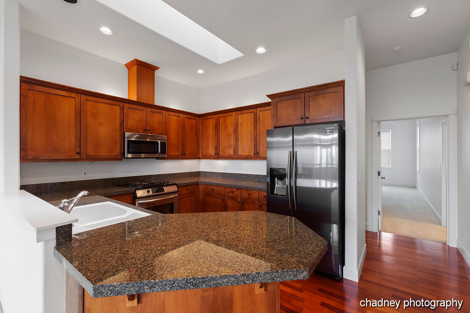 Exceptional Condition! Gated Community, Garage, Pool & Community Room. High end finishes! – photo 5