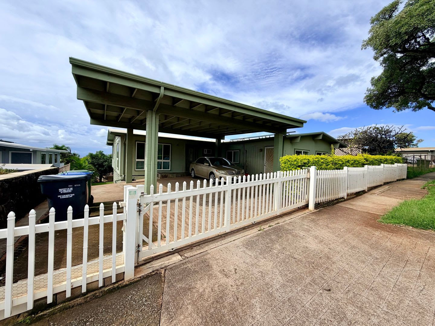 Beautiful Single Family Home, Pet Friendly (3Bedrooms/2Baths) in Makakilo! – photo 2