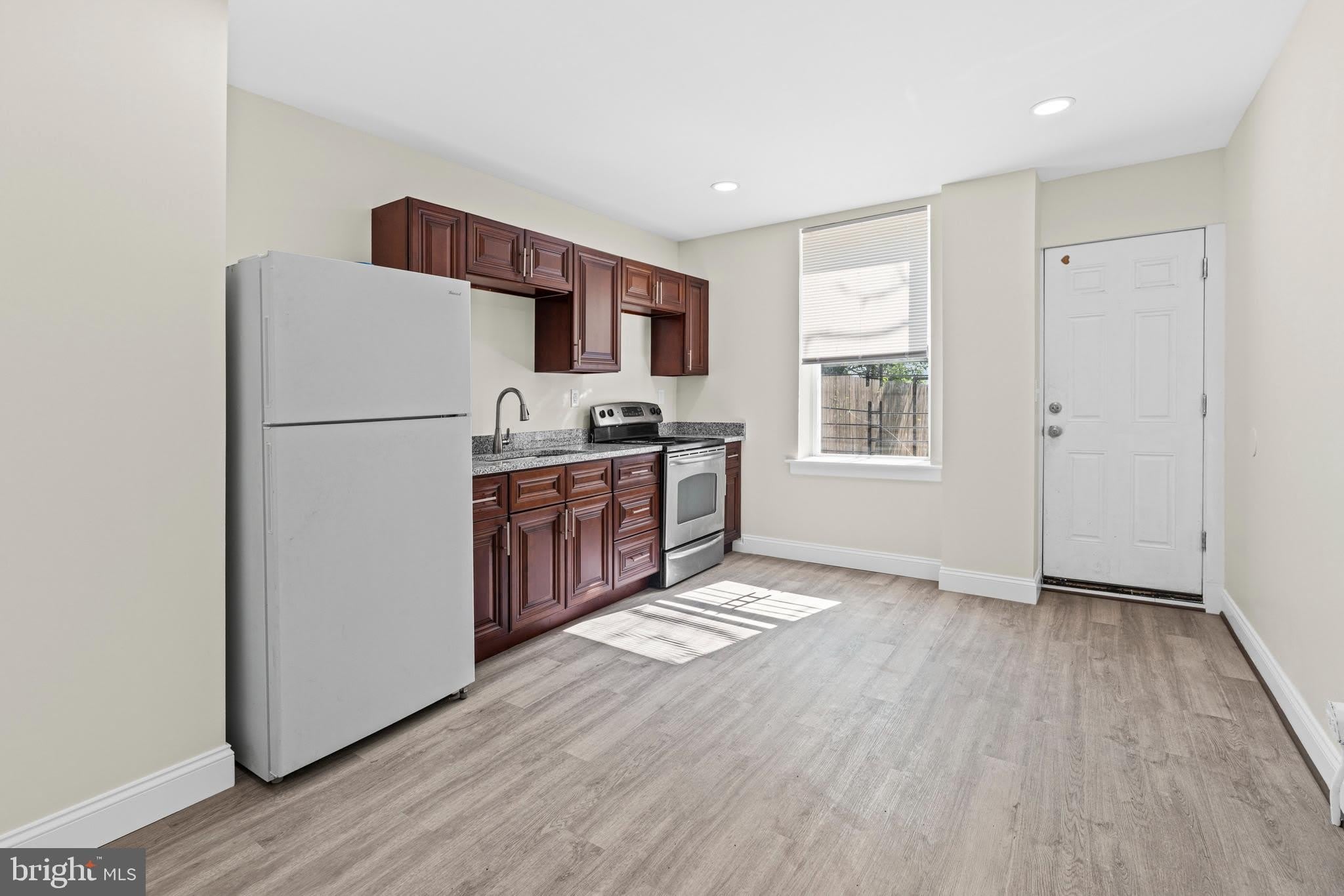 1669 N MILTON Avenue – photo 5