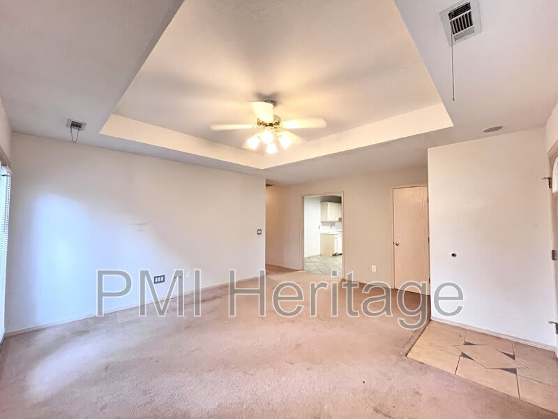 886 N Daisy Ln – photo 3